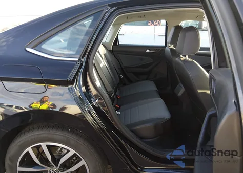 2025 Volkswagen Jetta 1.5T Se from USA, damaged, VIN 3VW7X7BU4SM074456